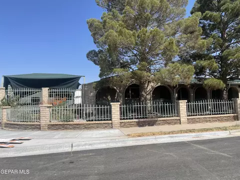 445 Pinewood St, El Paso, TX 79907