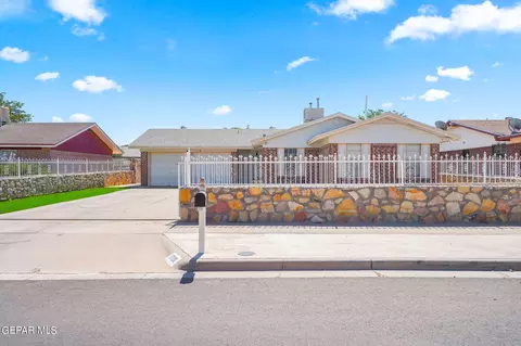 1720 Jerry Abbott St, El Paso, TX 79936