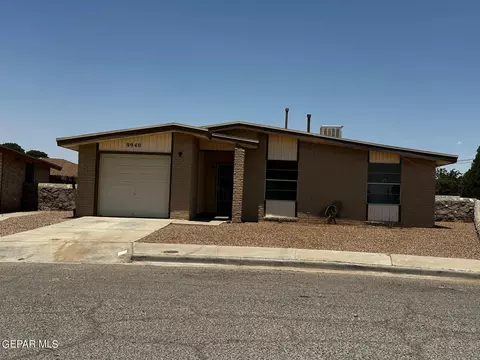 9940 Honey Locust Ln, El Paso, TX 79924