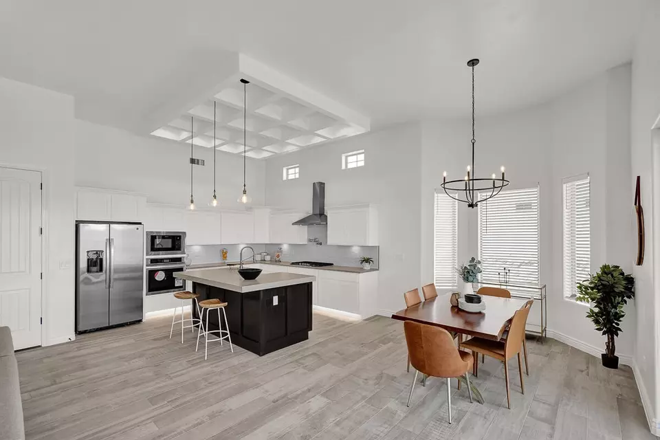 Kitchen - 1910 Concho Ct, El Paso, TX 79911 photo 9 of 22