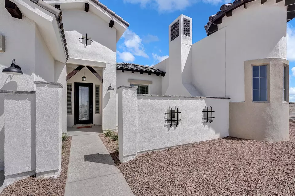 Exterior - 1910 Concho Ct, El Paso, TX 79911 photo 4 of 12