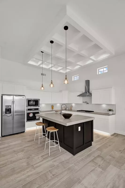 Kitchen - 1910 Concho Ct, El Paso, TX 79911 photo 6 of 22