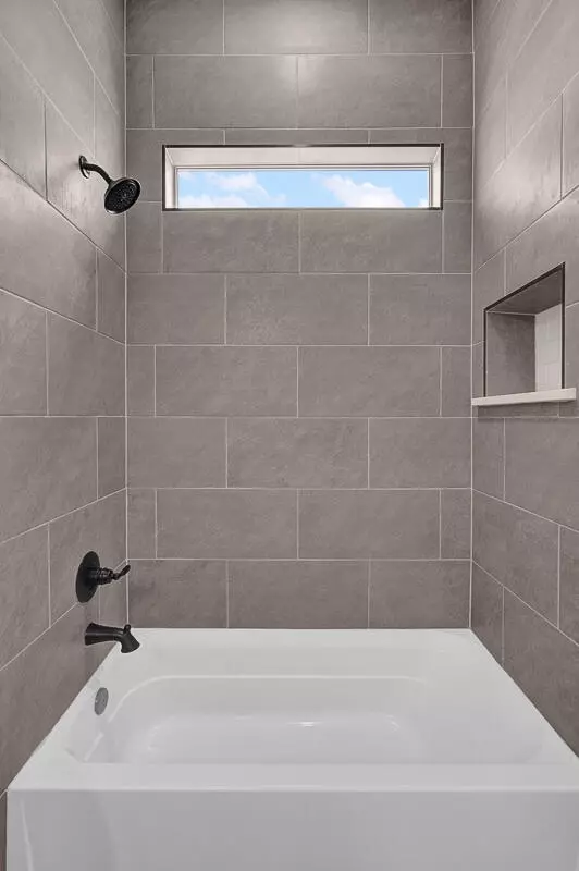 Bath - 1910 Concho Ct, El Paso, TX 79911 photo 12 of 24
