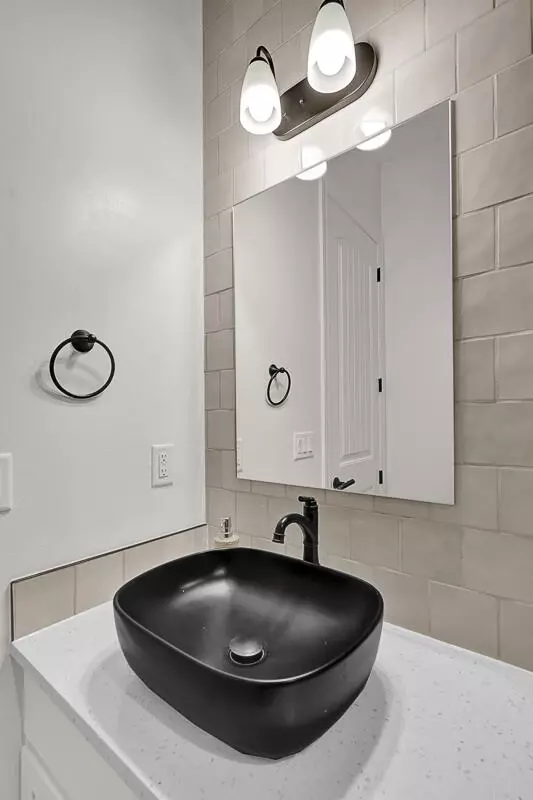 Bath - 1910 Concho Ct, El Paso, TX 79911 photo 3 of 24