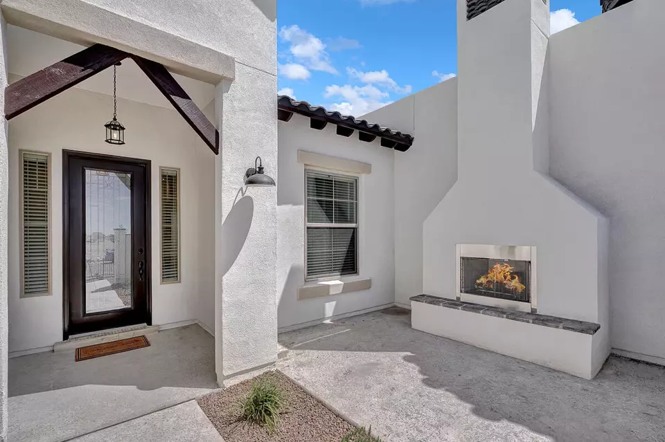 Exterior - 1910 Concho Ct, El Paso, TX 79911 photo 5 of 12