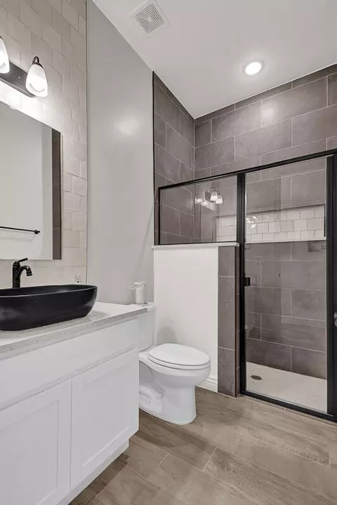 Bath - 1910 Concho Ct, El Paso, TX 79911 photo 1 of 24