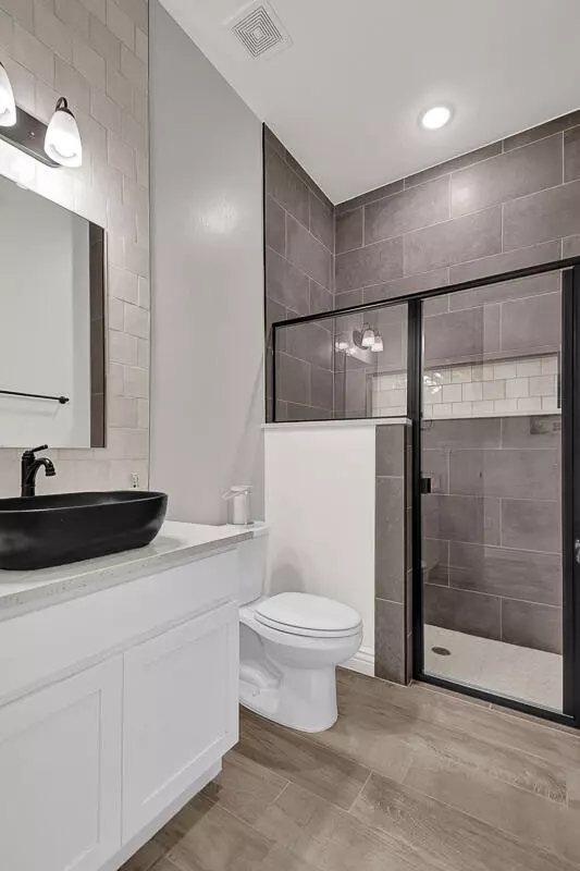 Bath - 1910 Concho Ct, El Paso, TX 79911 photo 1 of 24