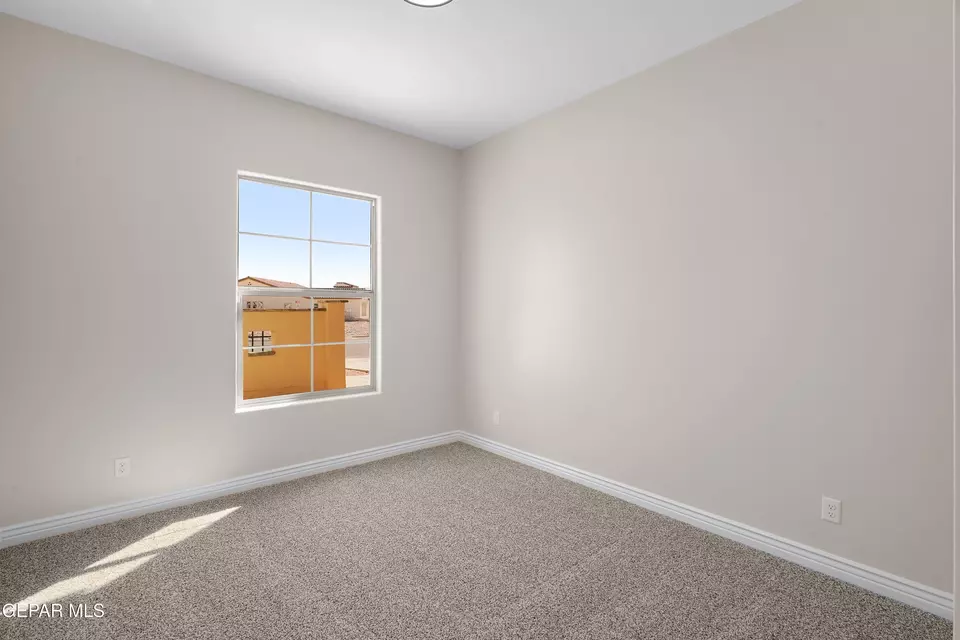 Bedroom - 1910 Concho Ct, El Paso, TX 79911 photo 12 of 17