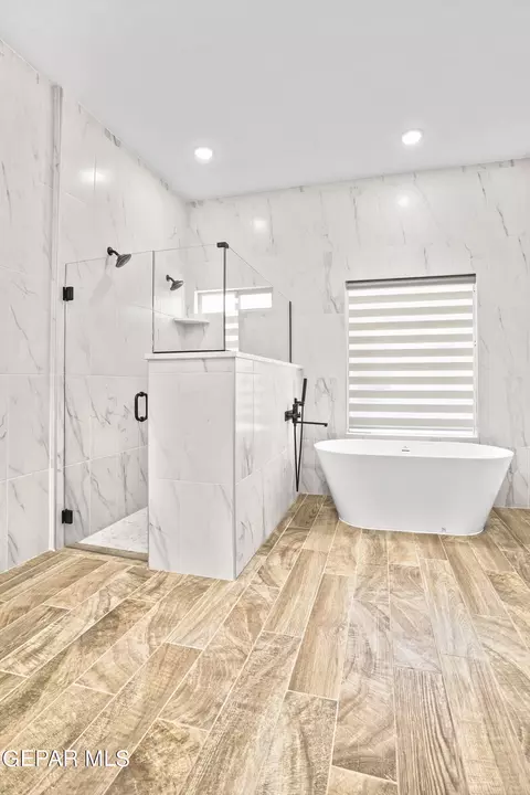 Bath - 3625 Pattern Pl, El Paso, TX 79938 photo 4 of 7