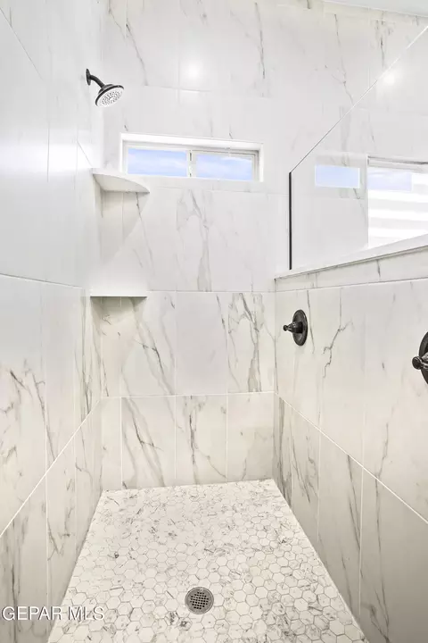 Bath - 3625 Pattern Pl, El Paso, TX 79938 photo 6 of 7