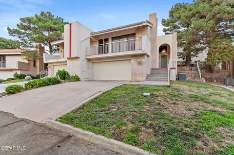 5747 Mira Grande Dr, El Paso, TX 79912