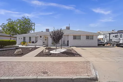 9304 W H Burges Dr, El Paso, TX 79925