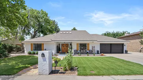 516 Country Oaks Dr, El Paso, TX 79932