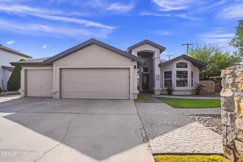 500 Estancia Clara Ln, Socorro, TX 79927