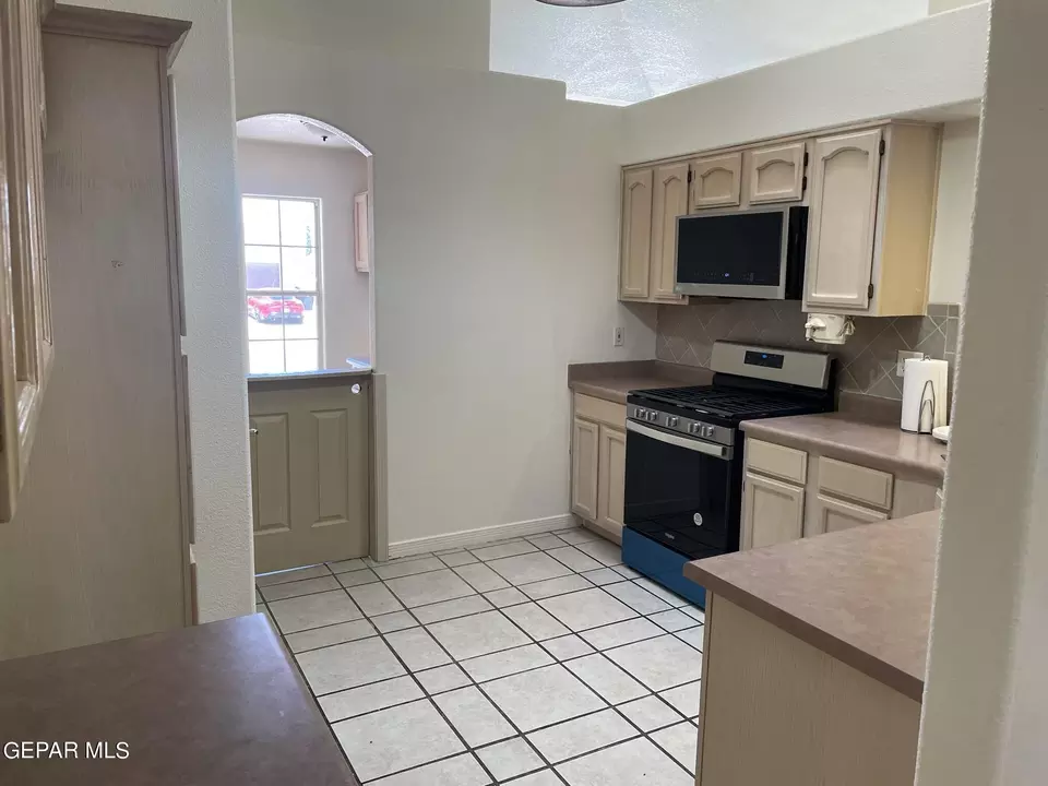 Kitchen - 12604 Setting Sun Dr, El Paso, TX 79938 photo 3 of 4
