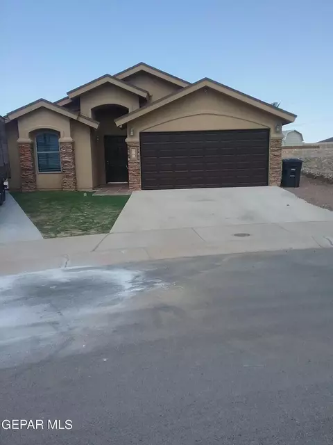 817 Desert Moon Dr, Horizon City, TX 79928