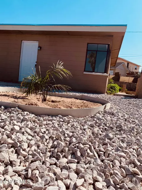 518 Bataan Cir, El Paso, TX 79903