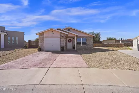 812 Andrea Kufner Dr, Horizon City, TX 79928