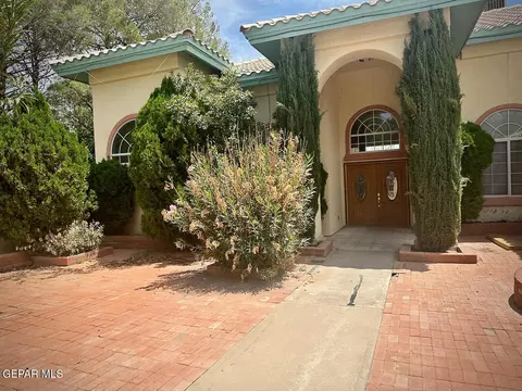 112 Santo Ysidro Rd, Santa Teresa, NM 88008