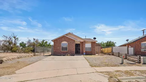 10794 Shady Valley Dr, Socorro, TX 79927