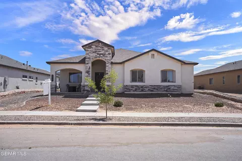 2412 Sammy Cervantes St, El Paso, TX 79938