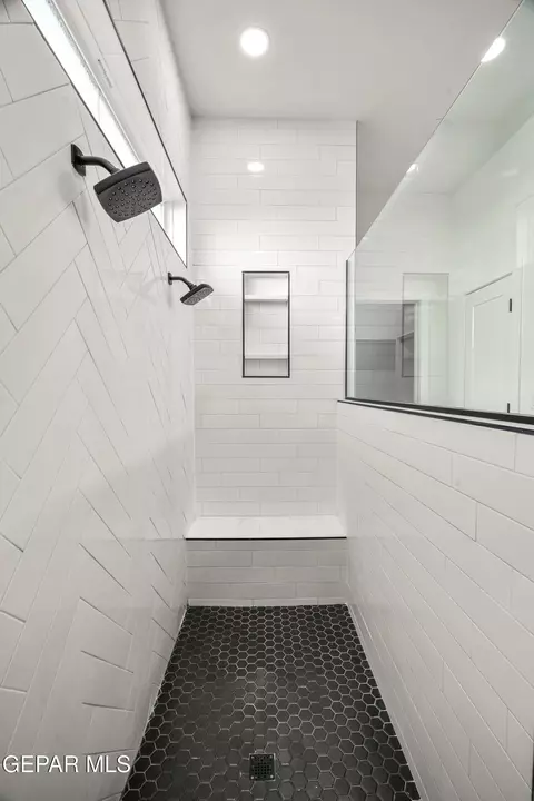 Bath - 3609 Pattern Pl, El Paso, TX 79938 photo 5 of 6