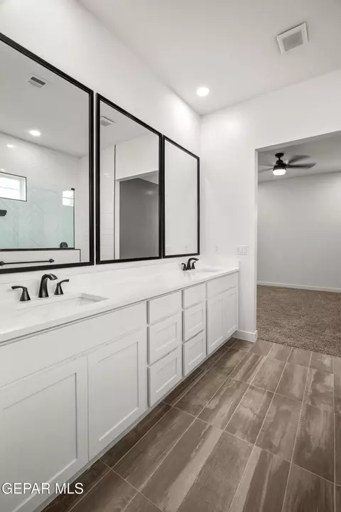 Bath - 3609 Pattern Pl, El Paso, TX 79938 photo 6 of 6