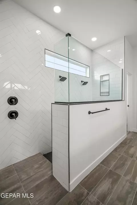 Bath - 3609 Pattern Pl, El Paso, TX 79938 photo 4 of 6