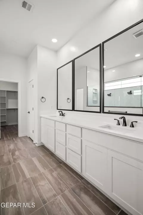 Bath - 3609 Pattern Pl, El Paso, TX 79938 photo 3 of 6