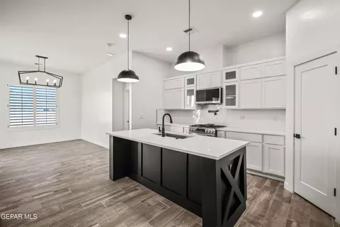 Kitchen - 3609 Pattern Pl, El Paso, TX 79938 photo 6 of 7