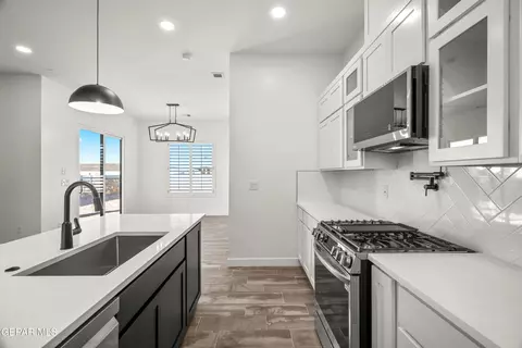 Kitchen - 3609 Pattern Pl, El Paso, TX 79938 photo 5 of 7