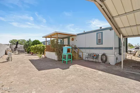 528 Ricky Zelt Dr, Horizon City, TX 79928