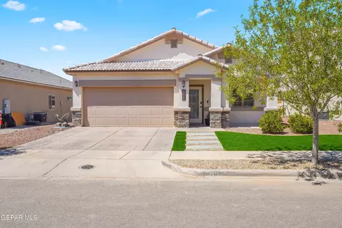 789 Pixton Rd, El Paso, TX 79928