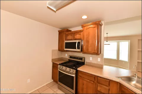 Kitchen - 6244 Spotted Eagle Dr, El Paso, TX 79924 photo 4 of 6