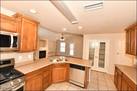 Kitchen - 6244 Spotted Eagle Dr, El Paso, TX 79924 photo 3 of 6