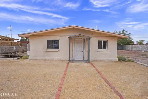 773 Lupe Anna Ln, Socorro, TX 79927