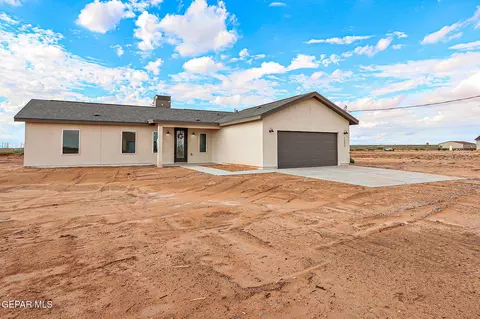 1353 Thar Desert Dr, Chaparral, NM 88081