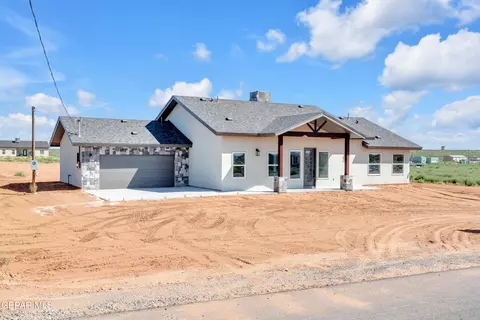 1385 Syrian Desert Dr, Chaparral, NM 88081