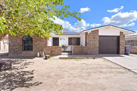 933 La Barca Dr, El Paso, TX 79907