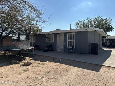 3891 Gwendolyn Dr, El Paso, TX 79938