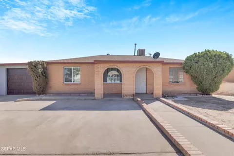 7714 Matamoros Dr, El Paso, TX 79915