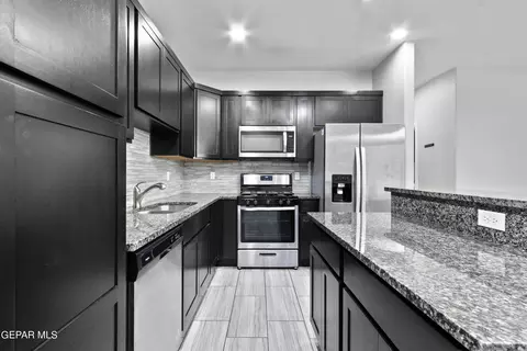 Kitchen - 3360 David Palacio Dr, El Paso, TX 79938 photo 3 of 3