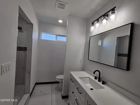 10984 Los Magos Cir, Socorro, TX 79927