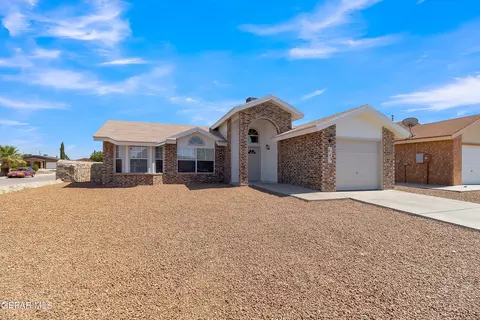 420 Von Bargen Dr, Horizon City, TX 79928