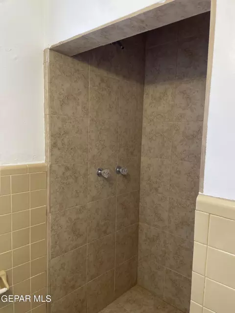Bath - 231 Sofia Pl, El Paso, TX 79907 photo 2 of 3
