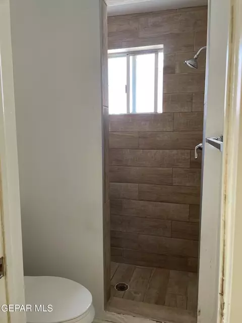 Bath - 231 Sofia Pl, El Paso, TX 79907 photo 1 of 3