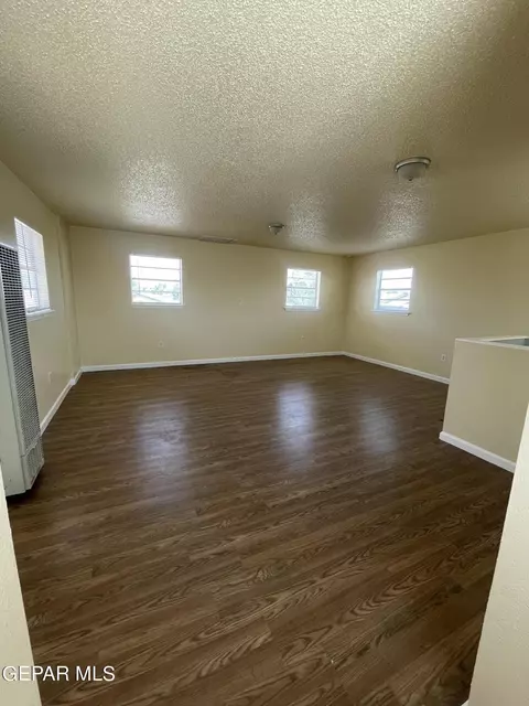 Living - 231 Sofia Pl, El Paso, TX 79907 photo 3 of 4