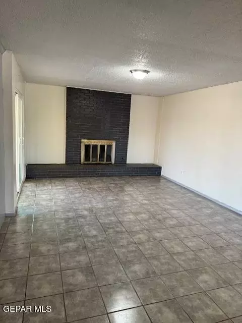 Living - 649 Ramsgate Rd, El Paso, TX 79907 photo 2 of 2