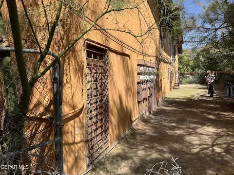 134 N Clark Dr, El Paso, TX 79905