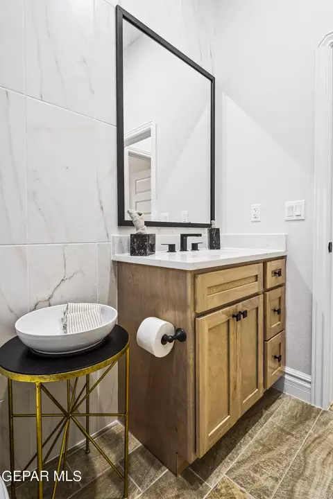Bath - 3629 Pattern Pl, El Paso, TX 79938 photo 2 of 6